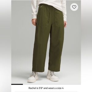 Lululemon Lightweight mid rise barrel crop pant.